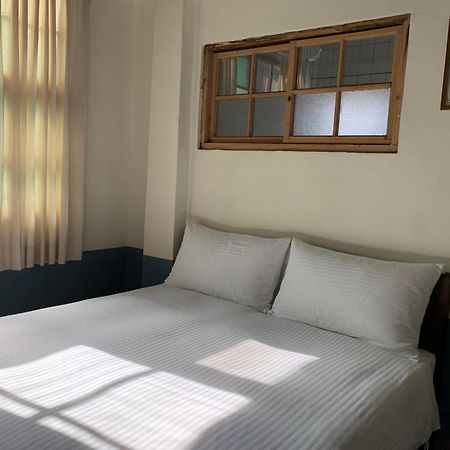 Neat Hostel Тайнань Экстерьер фото