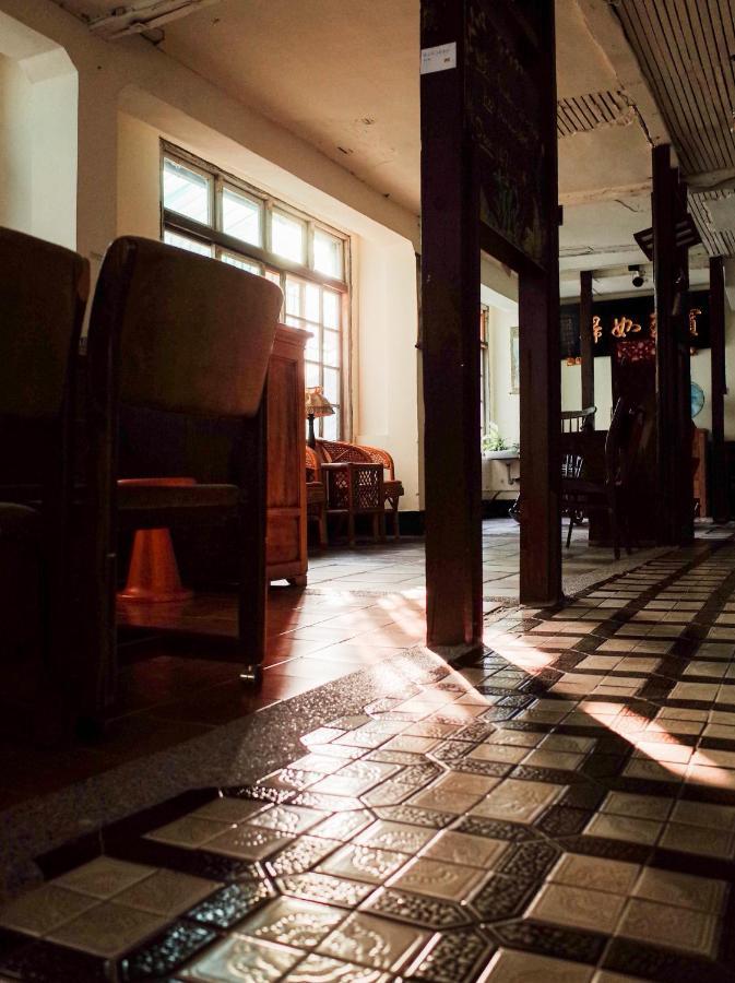 Neat Hostel Тайнань Экстерьер фото