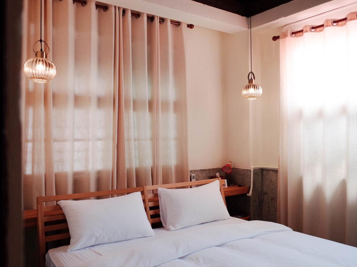 Neat Hostel Тайнань Номер фото