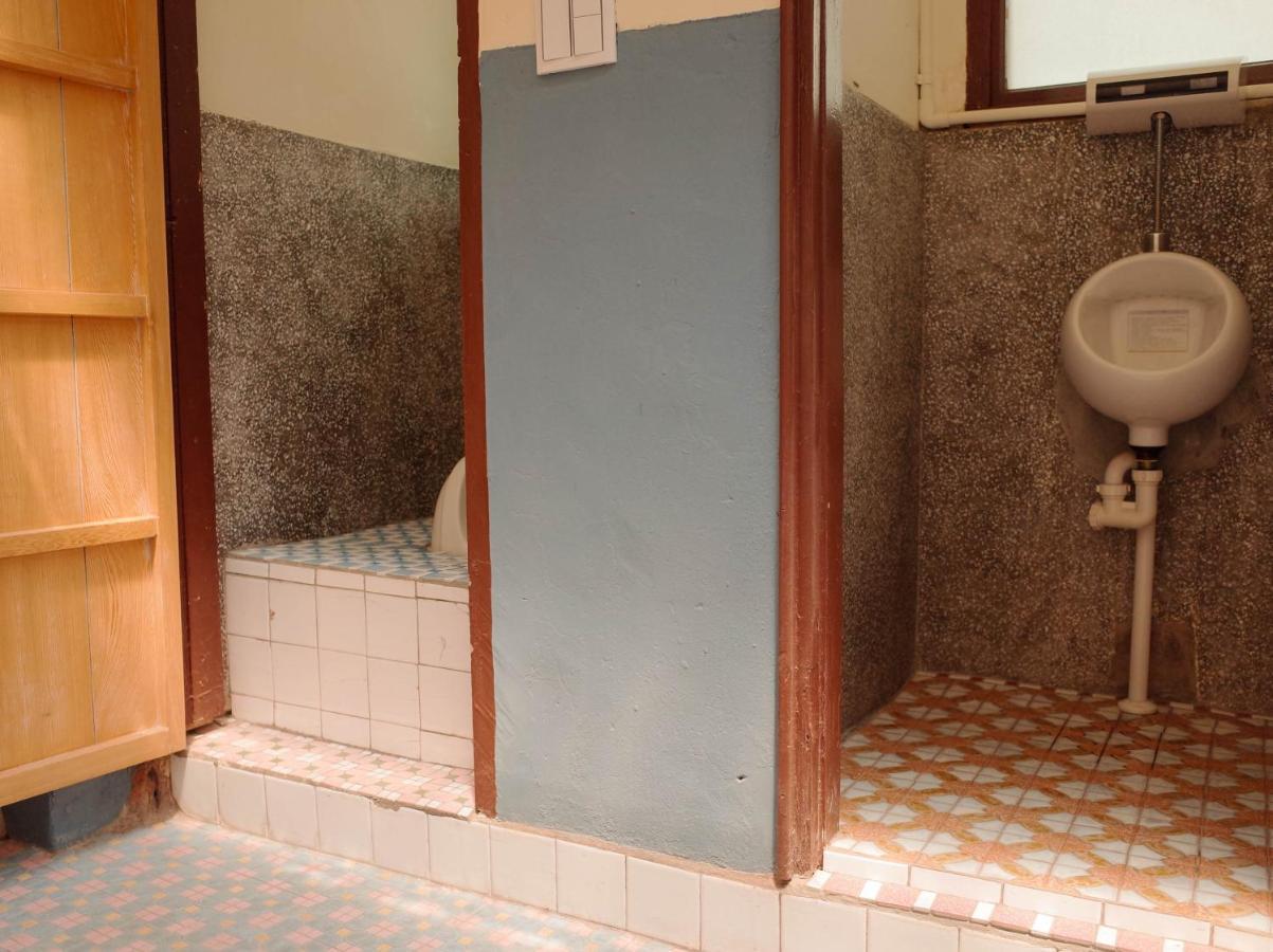 Neat Hostel Тайнань Экстерьер фото