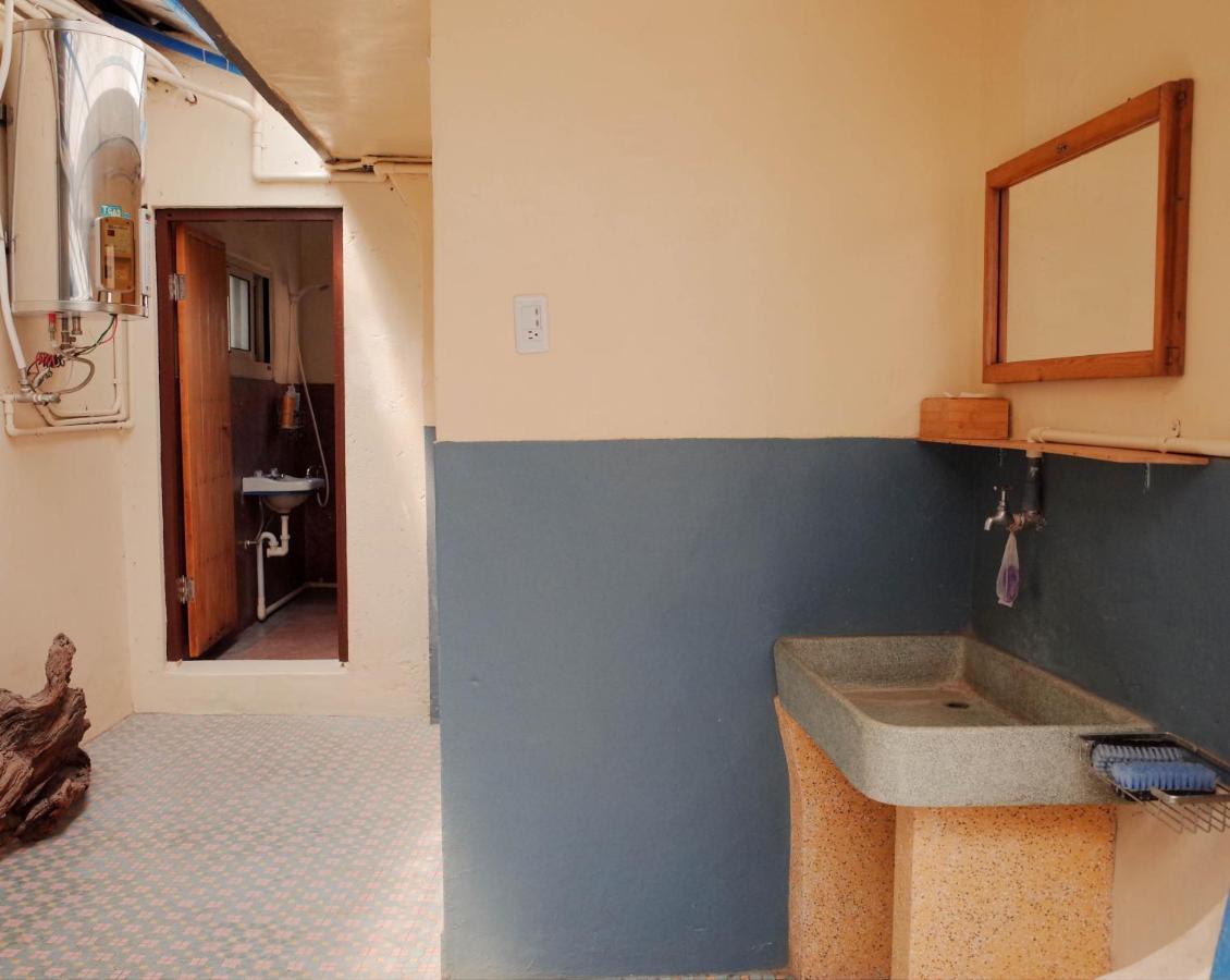 Neat Hostel Тайнань Экстерьер фото