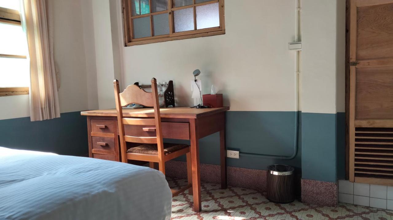 Neat Hostel Тайнань Экстерьер фото