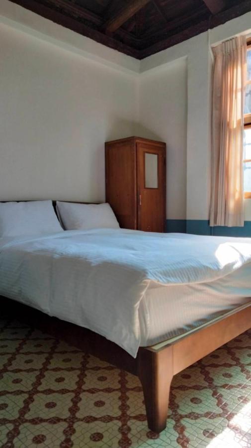 Neat Hostel Тайнань Экстерьер фото