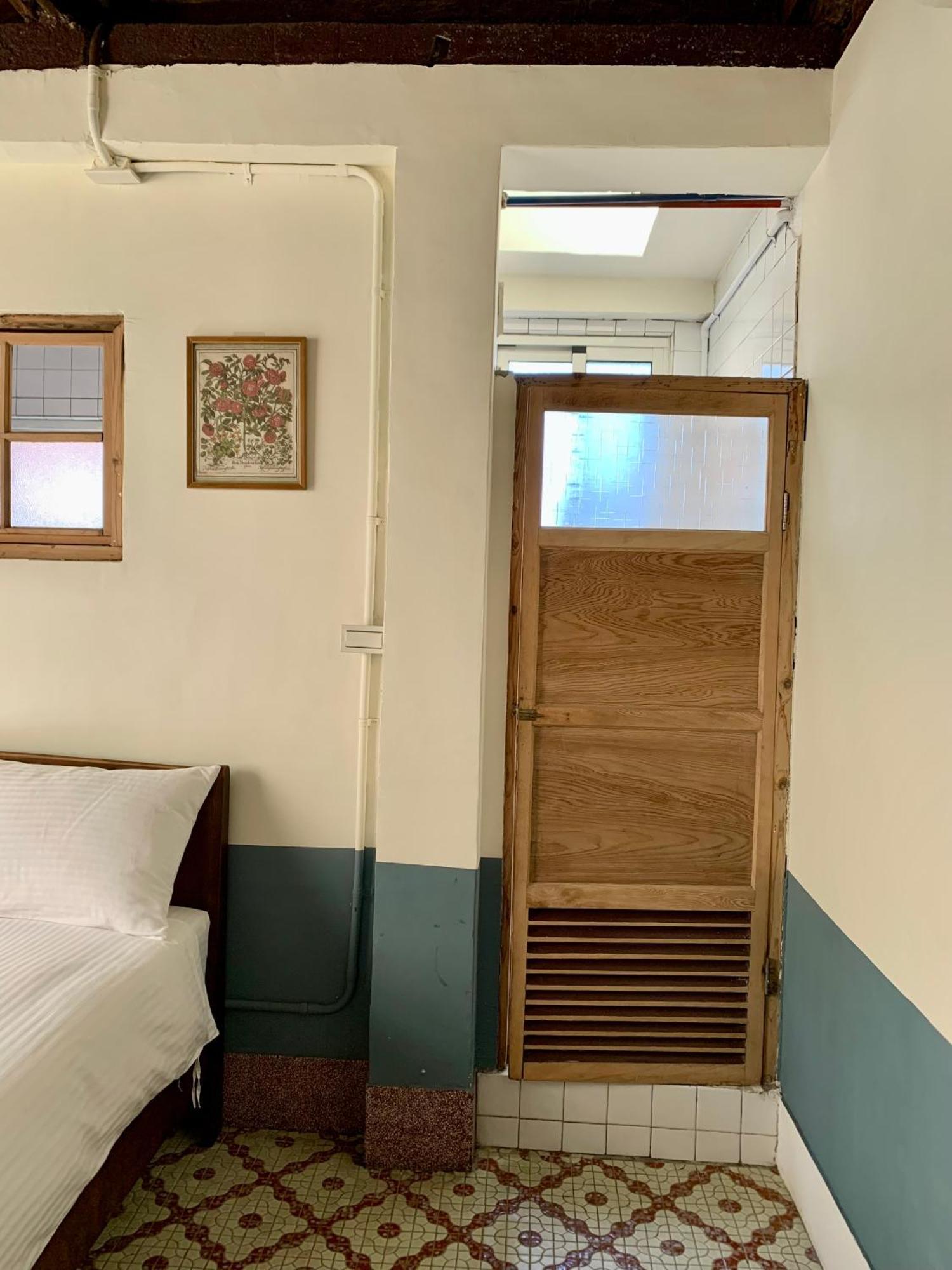Neat Hostel Тайнань Экстерьер фото