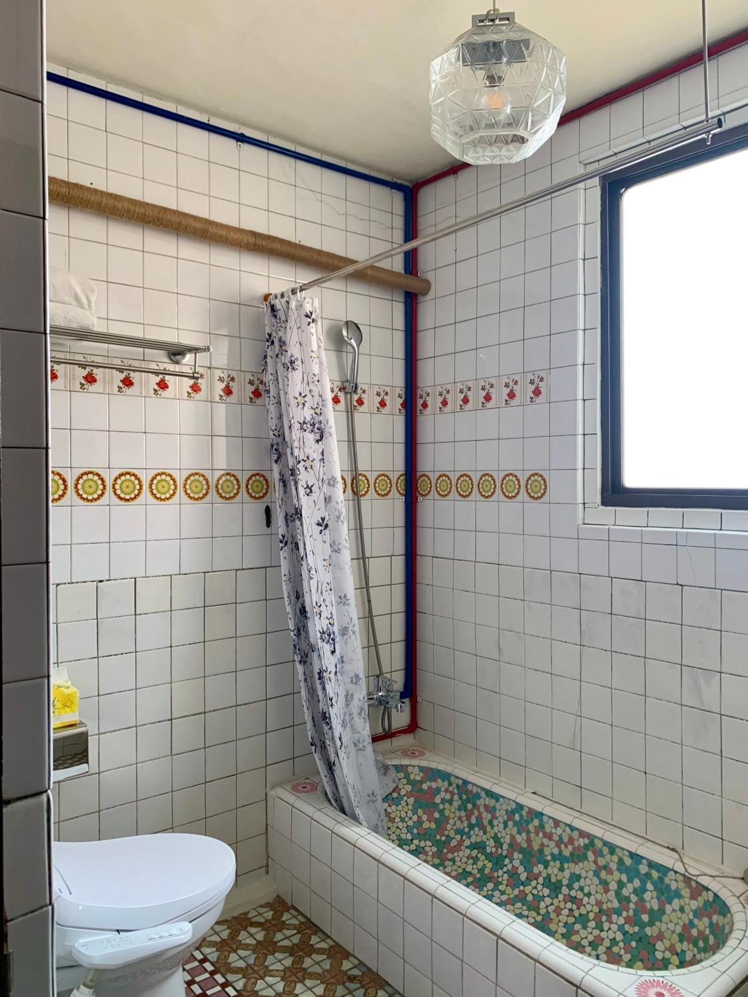 Neat Hostel Тайнань Экстерьер фото