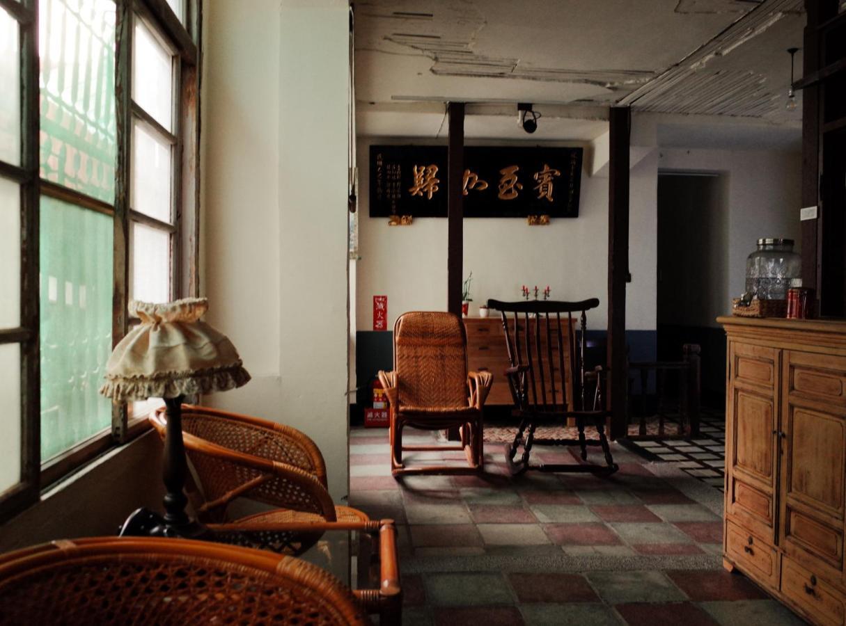 Neat Hostel Тайнань Экстерьер фото