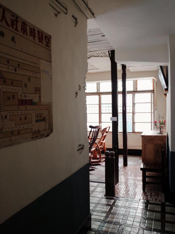 Neat Hostel Тайнань Экстерьер фото