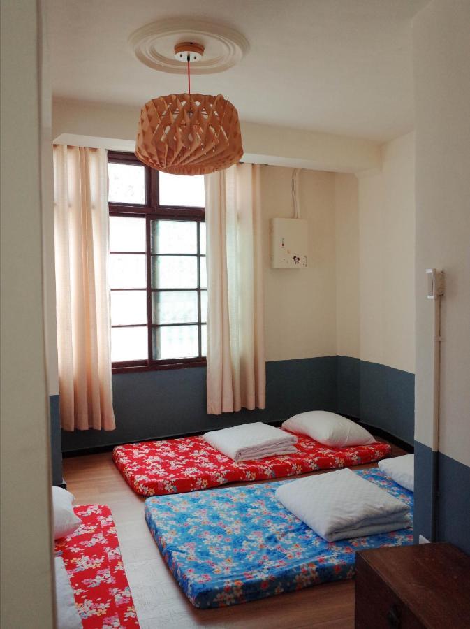 Neat Hostel Тайнань Номер фото