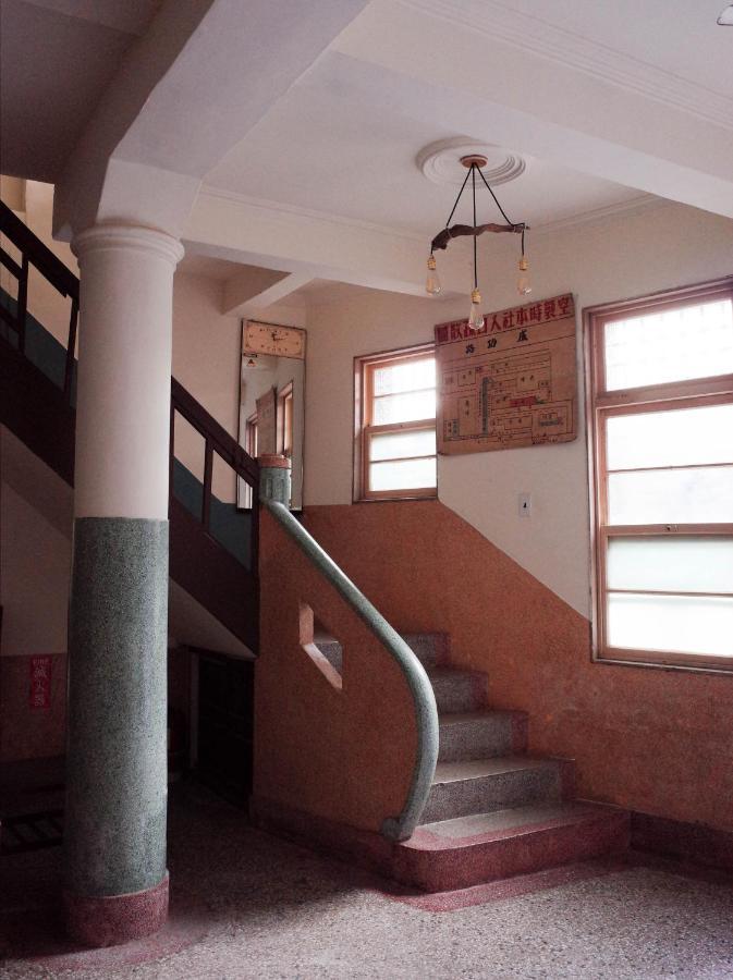 Neat Hostel Тайнань Экстерьер фото