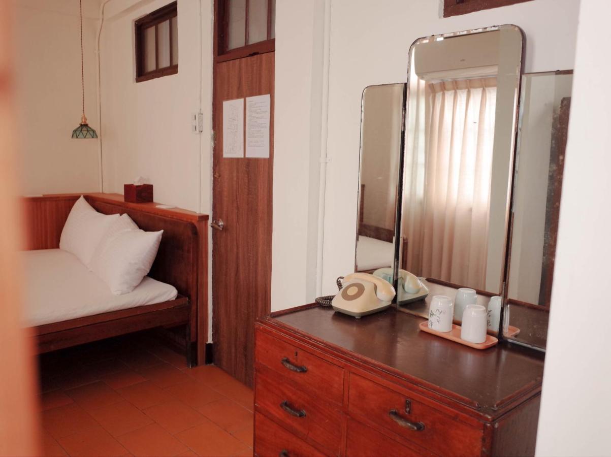 Neat Hostel Тайнань Экстерьер фото