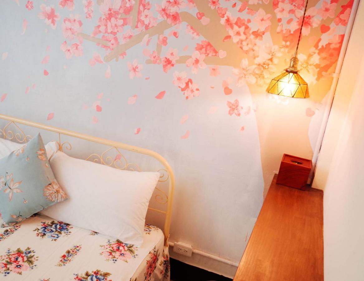 Neat Hostel Тайнань Экстерьер фото