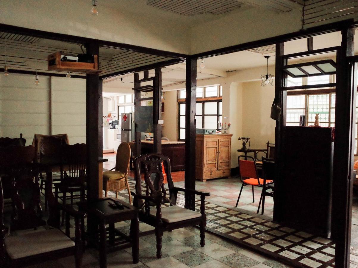 Neat Hostel Тайнань Экстерьер фото