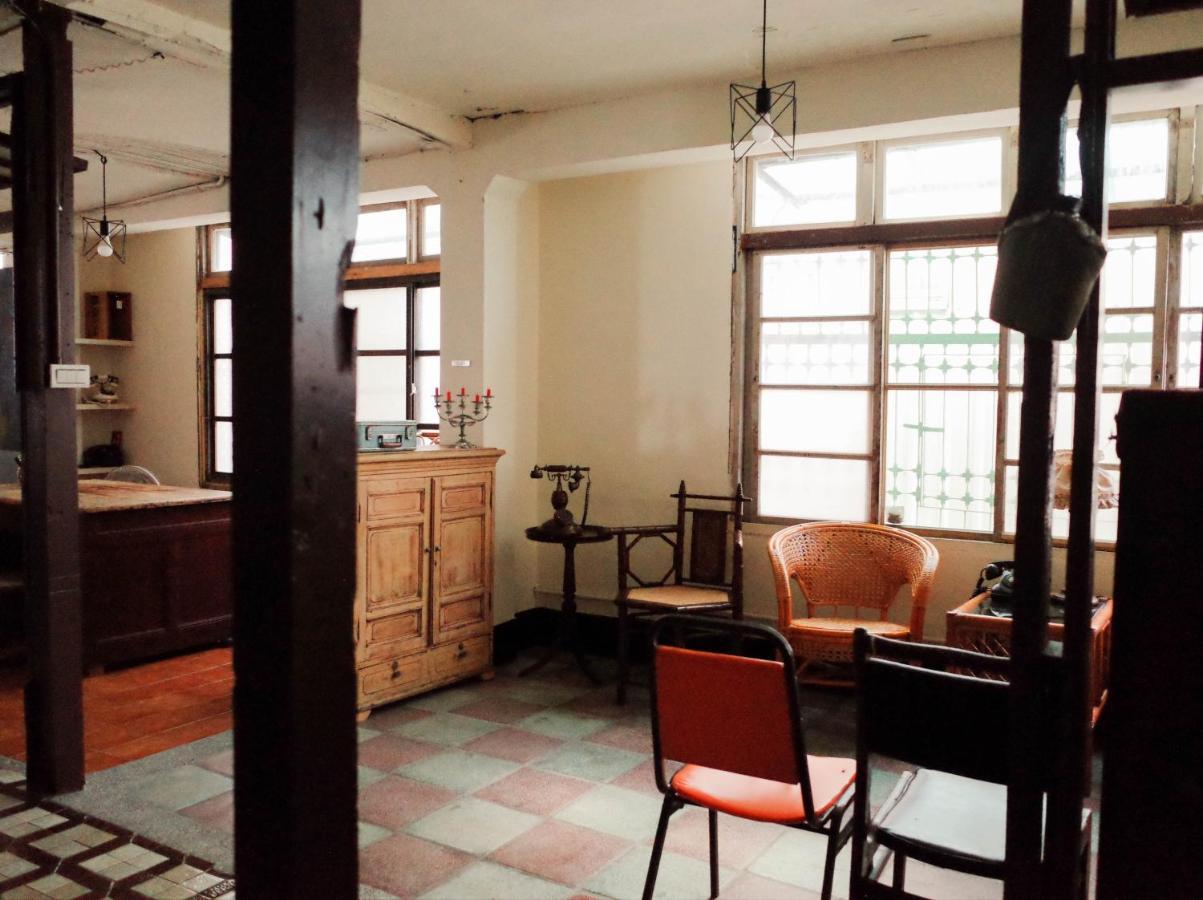 Neat Hostel Тайнань Экстерьер фото